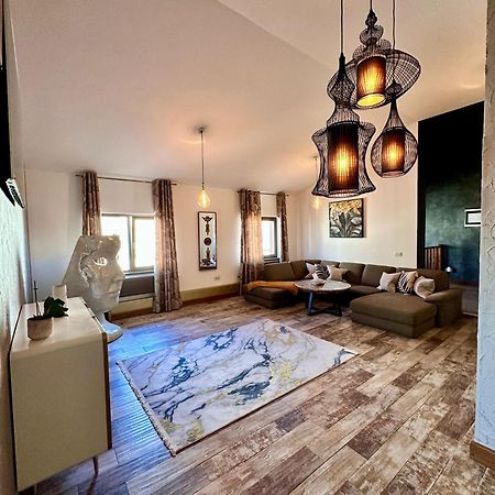 Madison Lake Villa Balotesti Bagian luar foto