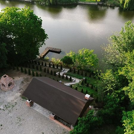 Madison Lake Villa Balotesti Bagian luar foto