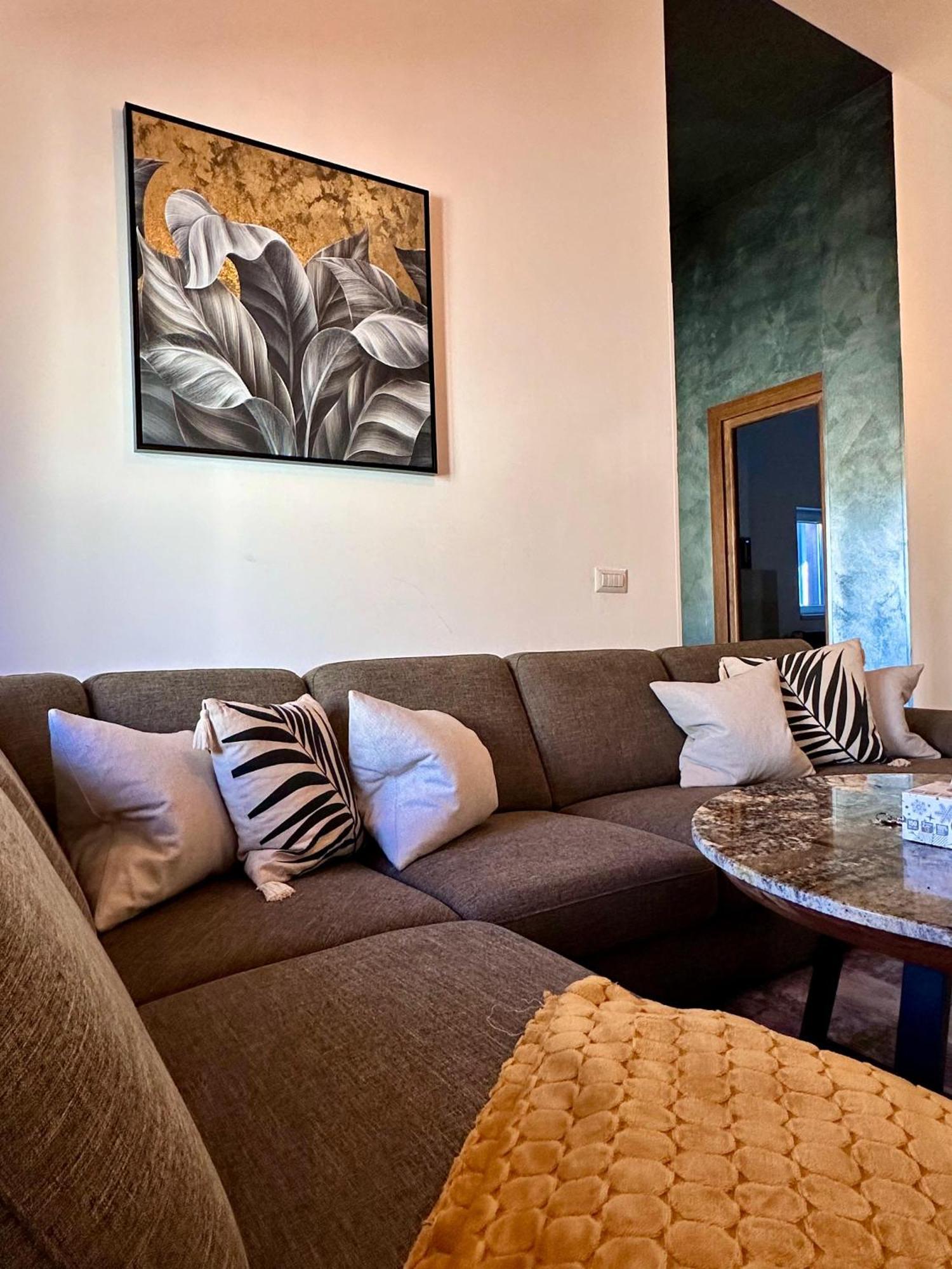 Madison Lake Villa Balotesti Bagian luar foto