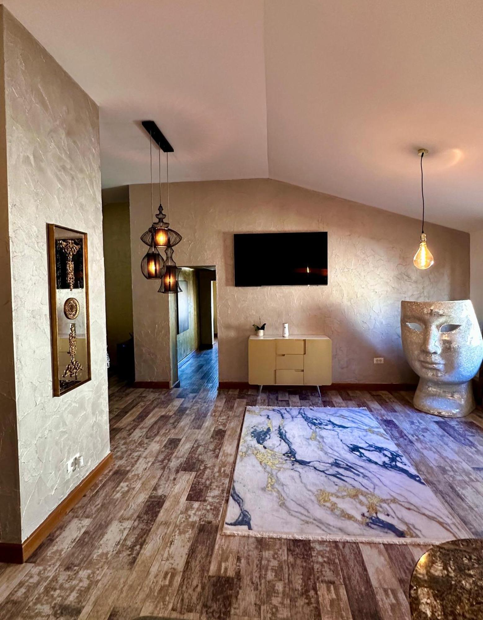 Madison Lake Villa Balotesti Bagian luar foto