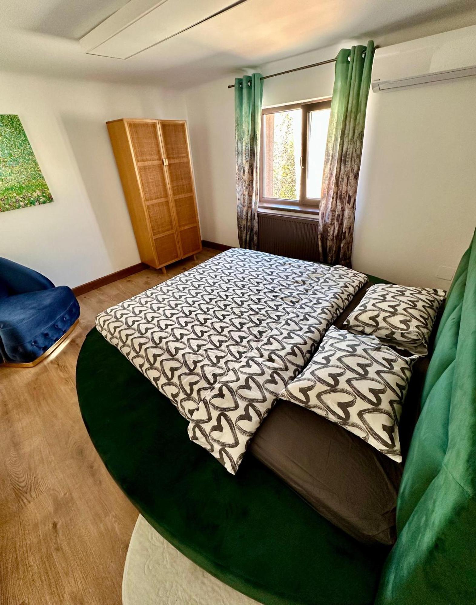Madison Lake Villa Balotesti Bagian luar foto