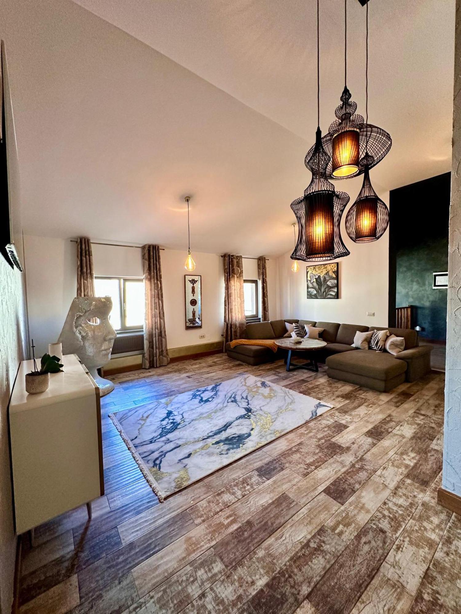 Madison Lake Villa Balotesti Bagian luar foto