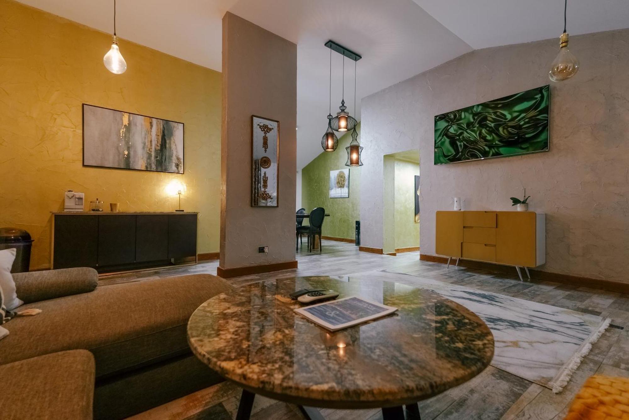 Madison Lake Villa Balotesti Bagian luar foto