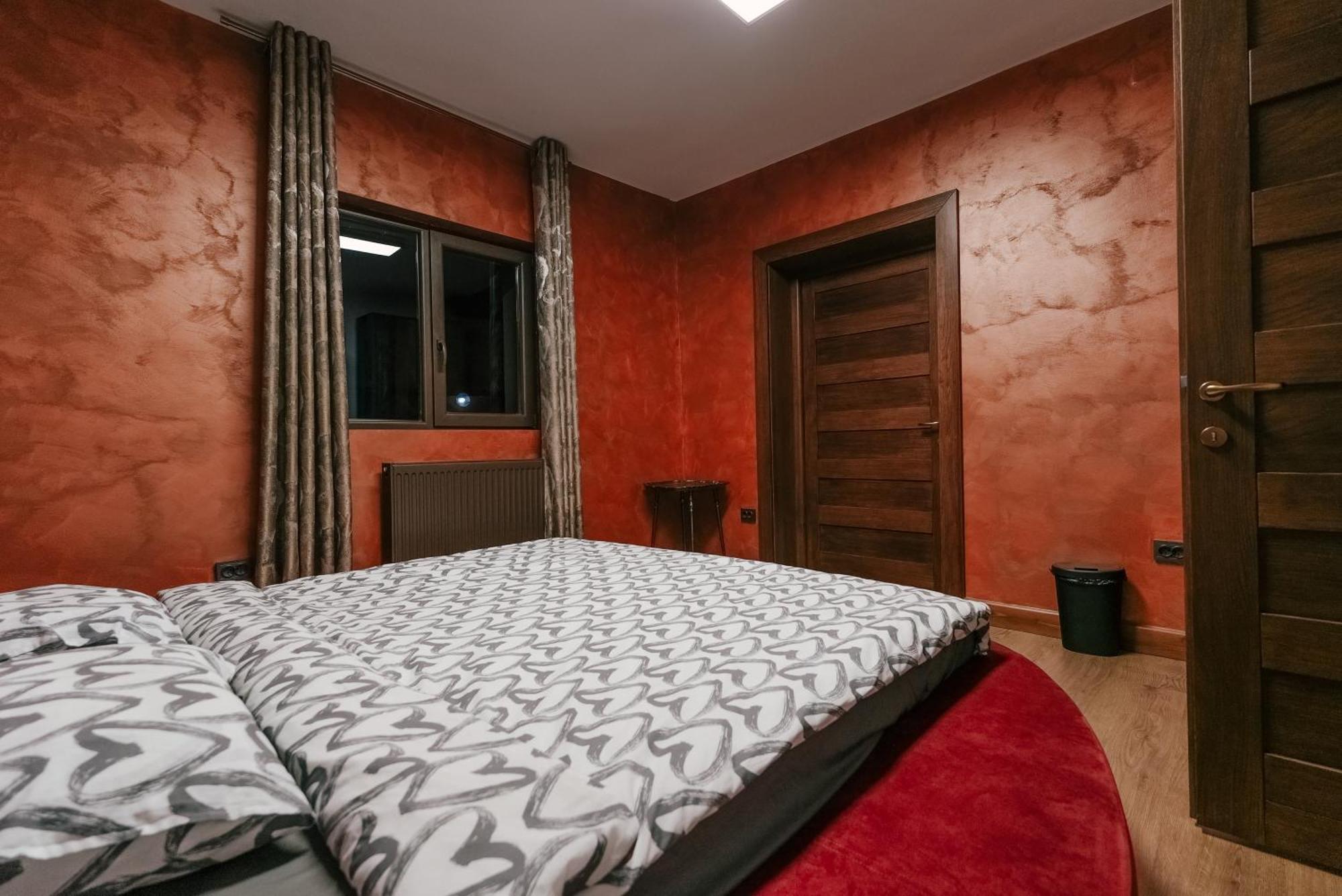 Madison Lake Villa Balotesti Bagian luar foto