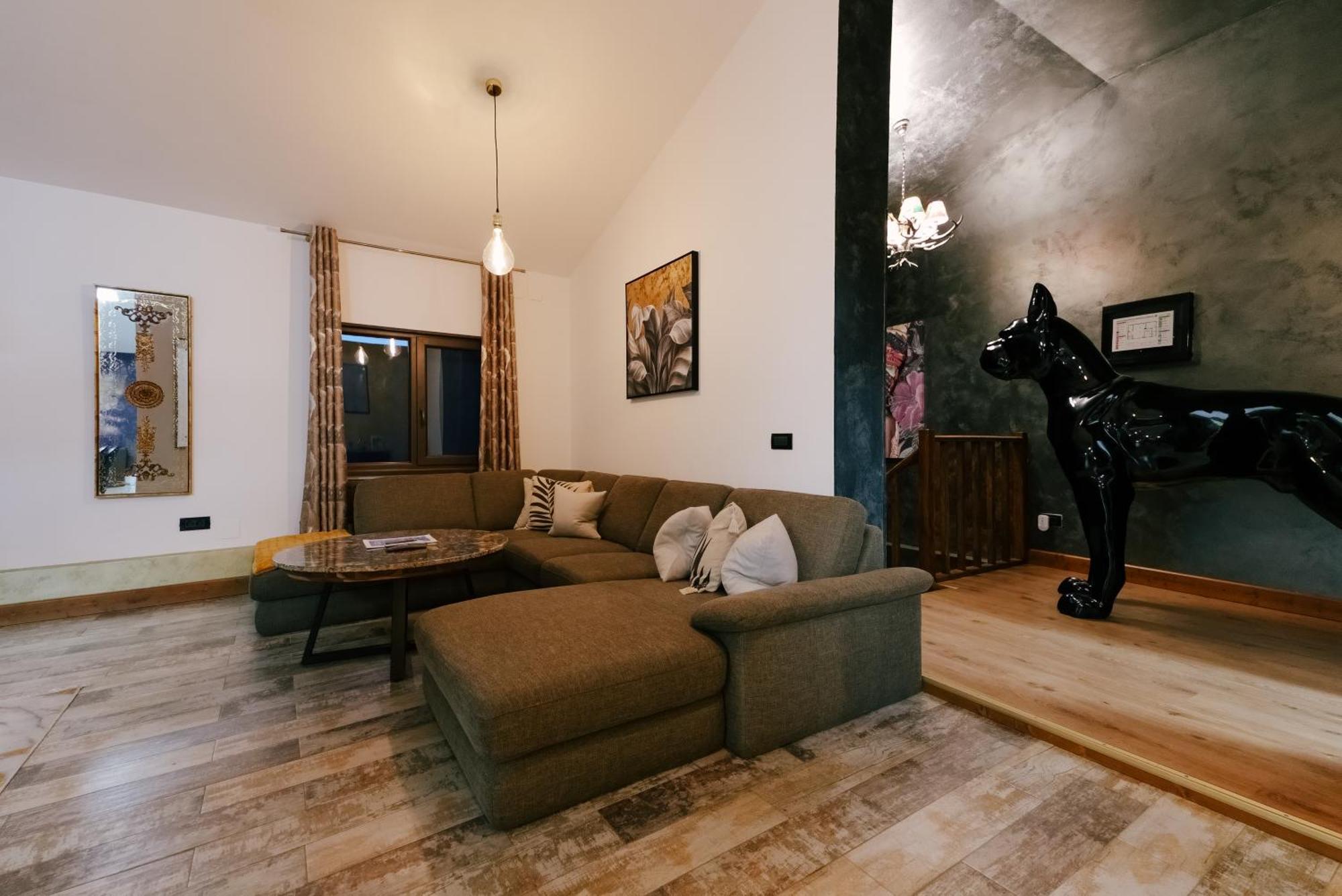 Madison Lake Villa Balotesti Bagian luar foto